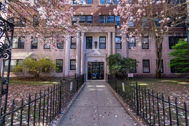 2001 Commonwealth Ave 34, Boston, MA 02135