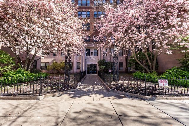 2001 Commonwealth Ave 34, Boston, MA 02135