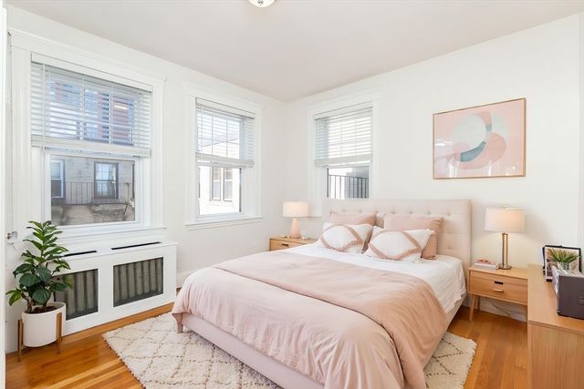 2001 Commonwealth Ave 34, Boston, MA 02135