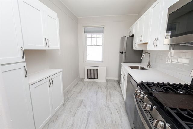 2001 Commonwealth Ave 34, Boston, MA 02135