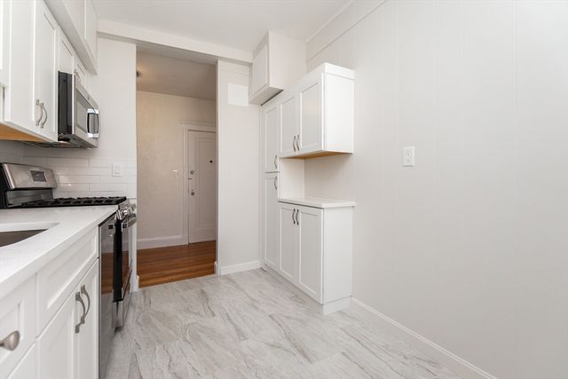 2001 Commonwealth Ave 34, Boston, MA 02135