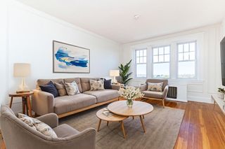 2001 Commonwealth Ave 34, Boston, MA 02135