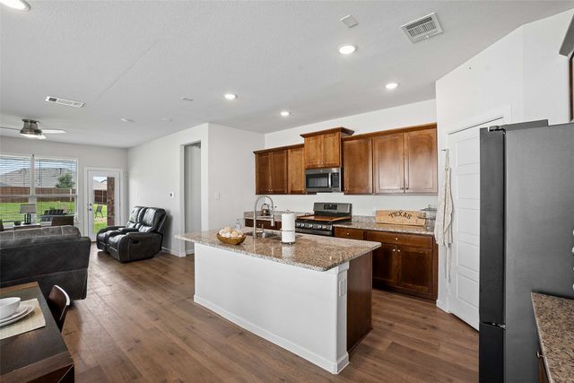 544 Erin Hills Drive, Red Oak, TX 75154