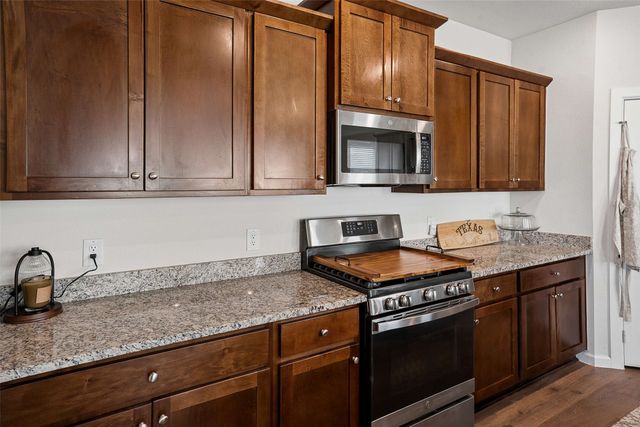 544 Erin Hills Drive, Red Oak, TX 75154
