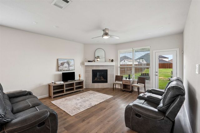 544 Erin Hills Drive, Red Oak, TX 75154