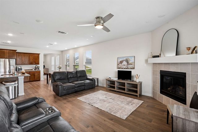 544 Erin Hills Drive, Red Oak, TX 75154