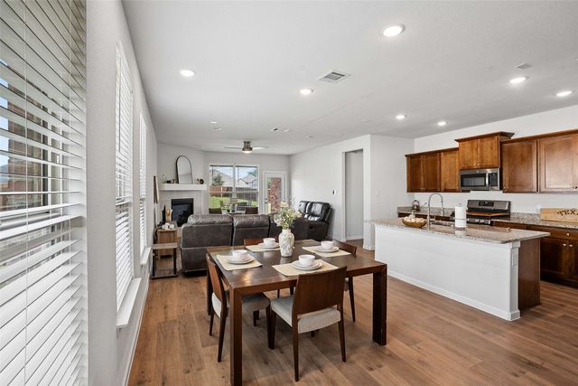 544 Erin Hills Drive, Red Oak, TX 75154