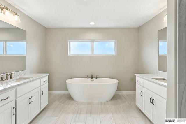 10422 Sherman Street, Papillion, NE 68046