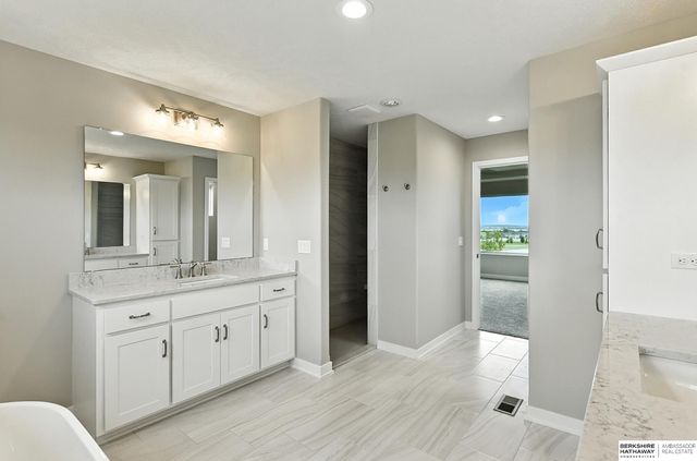 10422 Sherman Street, Papillion, NE 68046