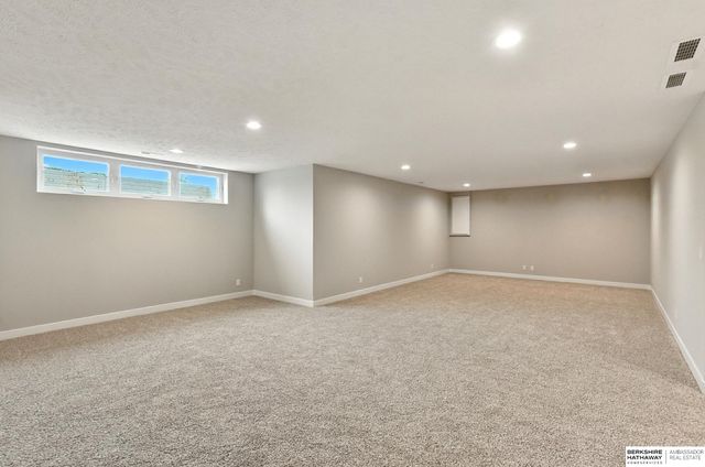 10422 Sherman Street, Papillion, NE 68046