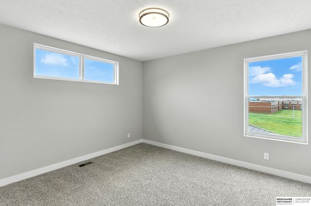 10422 Sherman Street, Papillion, NE 68046