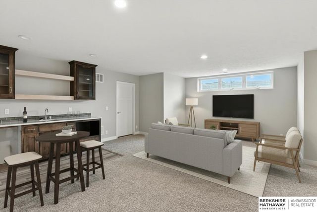 10422 Sherman Street, Papillion, NE 68046