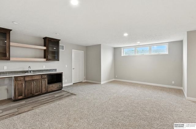 10422 Sherman Street, Papillion, NE 68046