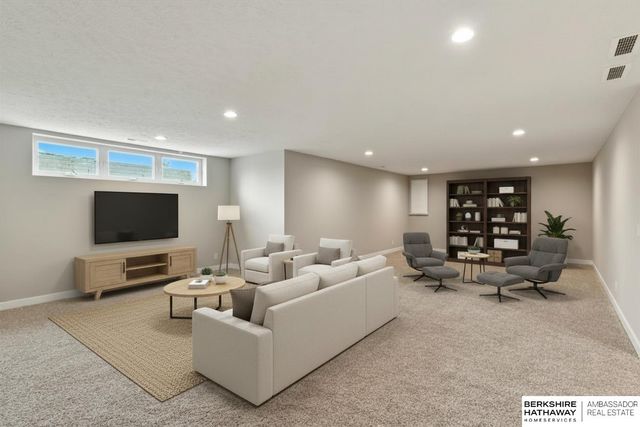 10422 Sherman Street, Papillion, NE 68046