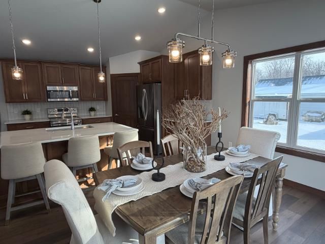 1921 LONE GROVE AVENUE, Green Bay, WI 54303