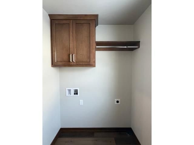 1921 LONE GROVE AVENUE, Green Bay, WI 54303