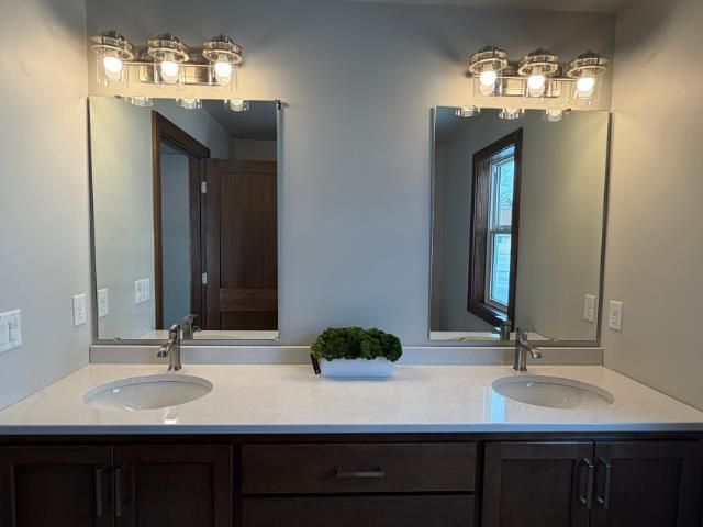 1921 LONE GROVE AVENUE, Green Bay, WI 54303