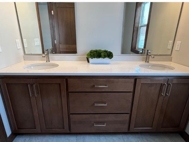 1921 LONE GROVE AVENUE, Green Bay, WI 54303