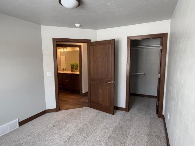 1921 LONE GROVE AVENUE, Green Bay, WI 54303