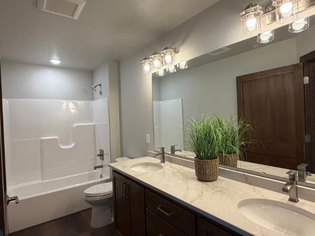 1921 LONE GROVE AVENUE, Green Bay, WI 54303