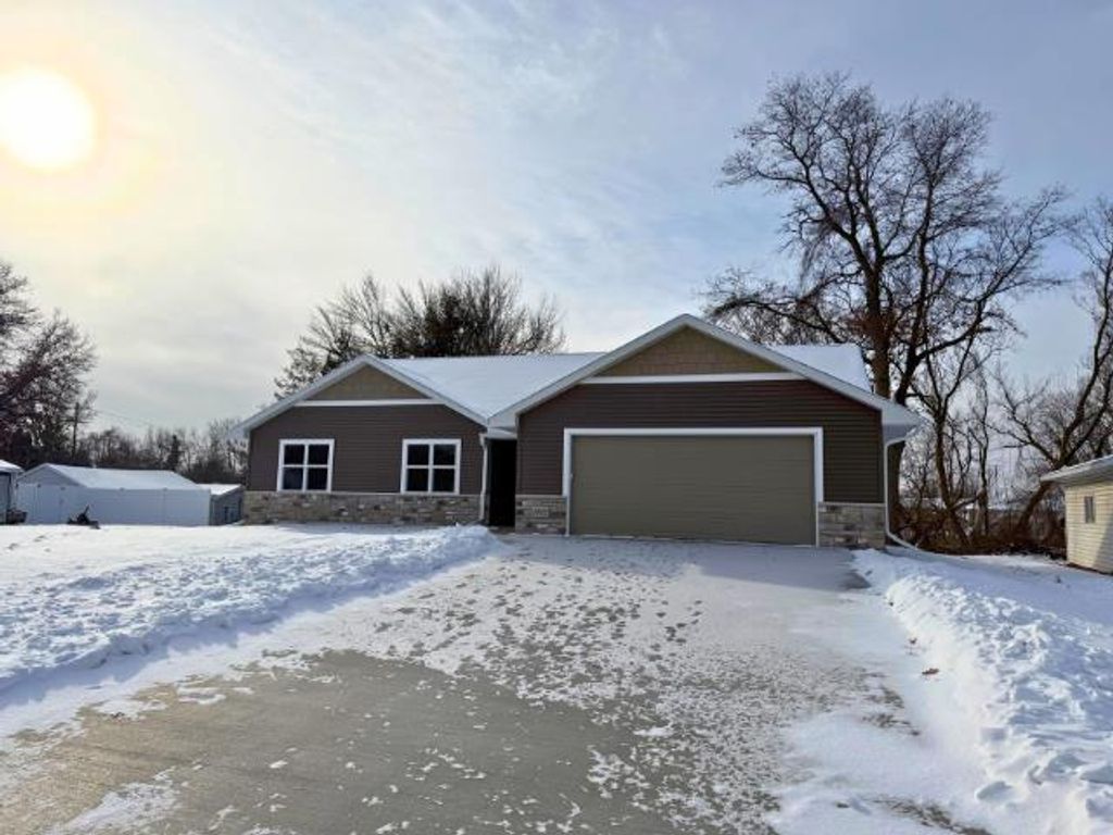1921 LONE GROVE AVENUE, Green Bay, WI 54303