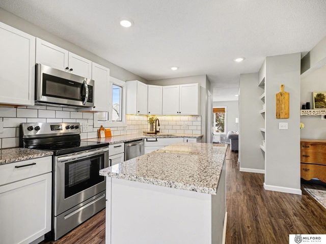 9716 Hartman Avenue, Omaha, NE 68134