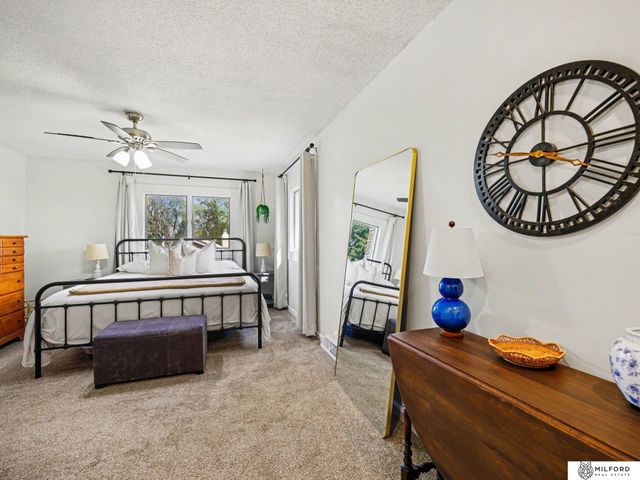 9716 Hartman Avenue, Omaha, NE 68134