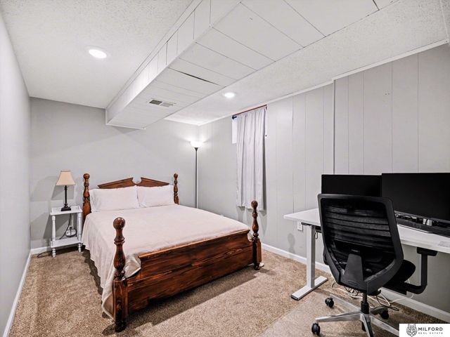 9716 Hartman Avenue, Omaha, NE 68134