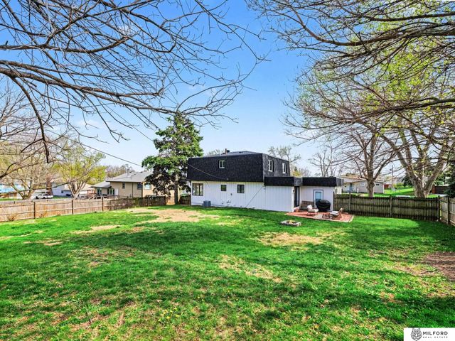 9716 Hartman Avenue, Omaha, NE 68134