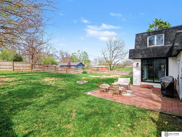 9716 Hartman Avenue, Omaha, NE 68134