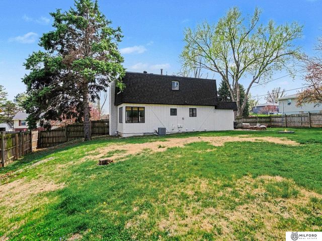 9716 Hartman Avenue, Omaha, NE 68134