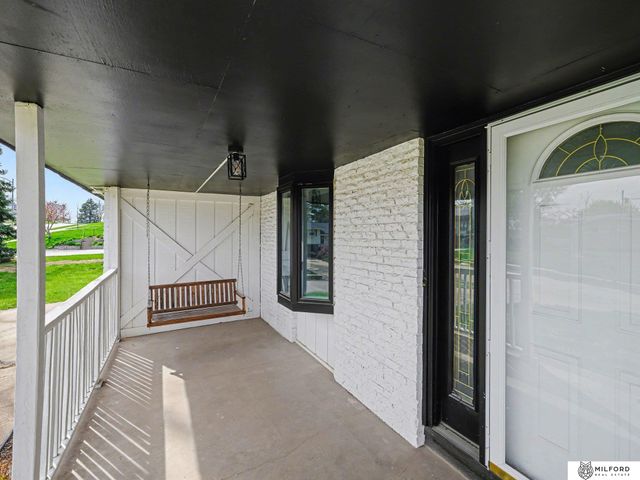 9716 Hartman Avenue, Omaha, NE 68134