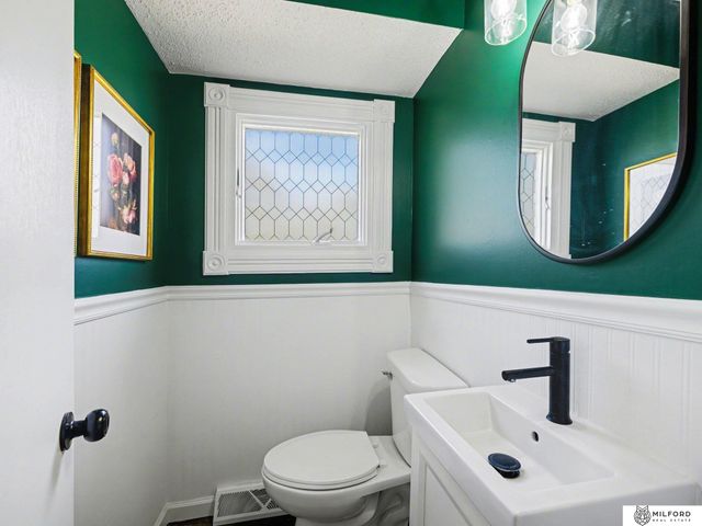 9716 Hartman Avenue, Omaha, NE 68134