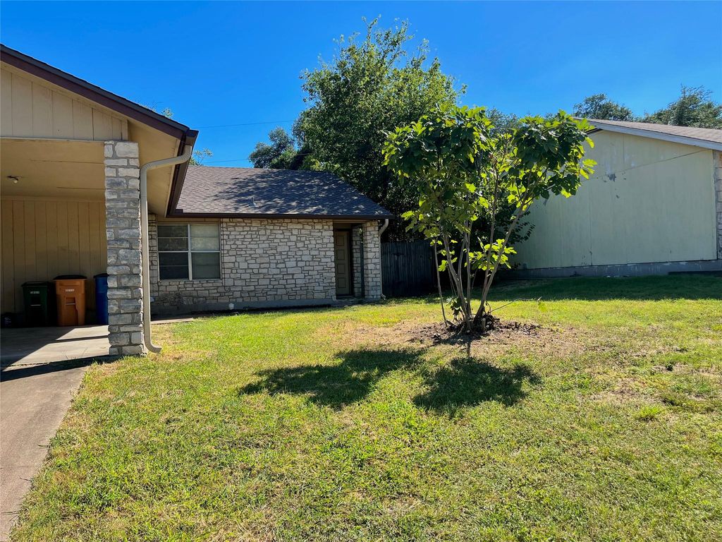 821 Sirocco DR B, Austin, TX 78745