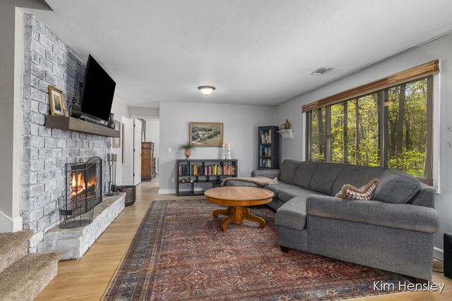 2012 Timberview Drive Ne, Plainfield Twp, MI 49525