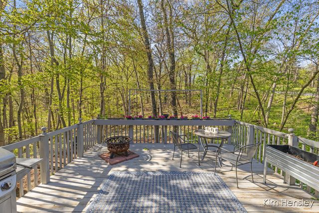 2012 Timberview Drive Ne, Plainfield Twp, MI 49525