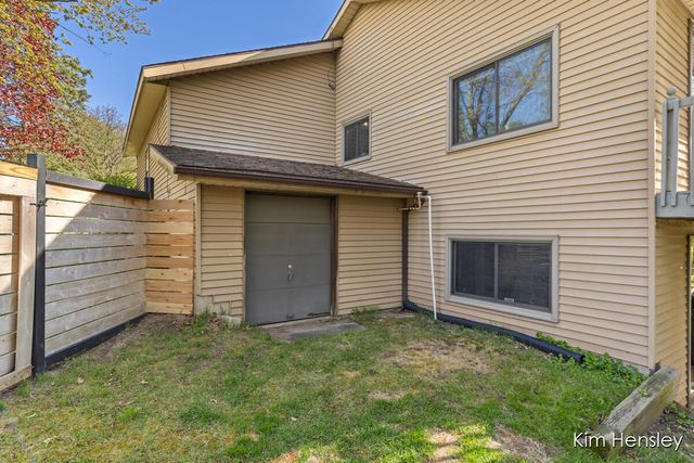2012 Timberview Drive Ne, Plainfield Twp, MI 49525