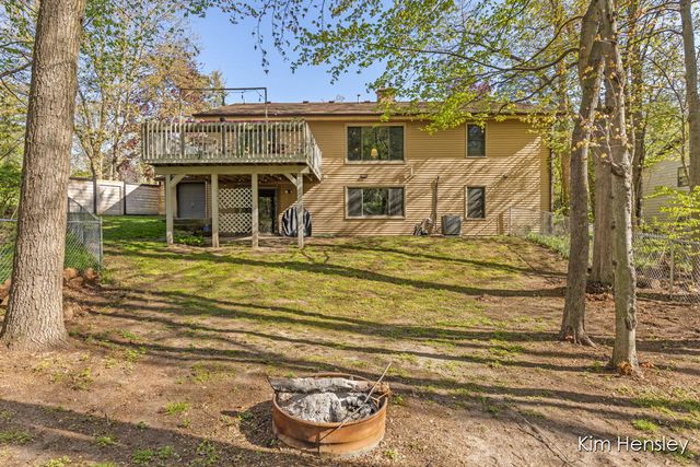 2012 Timberview Drive Ne, Plainfield Twp, MI 49525