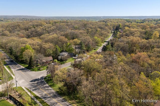2012 Timberview Drive Ne, Plainfield Twp, MI 49525