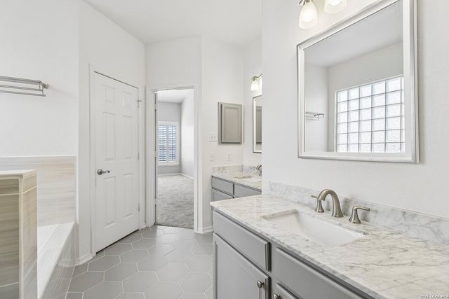 21110 Villa Valencia, San Antonio, TX 78258
