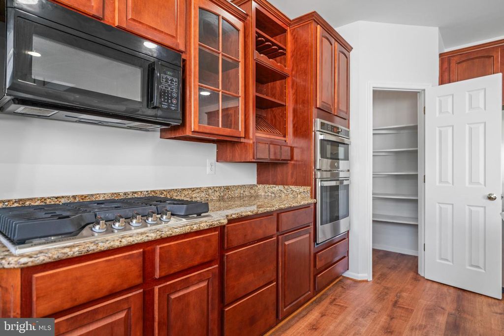 300 N OLD DOMINION LN, Purcellville, VA 20132
