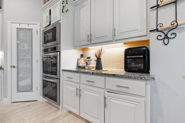 505 Livia Street, Burleson, TX 76028
