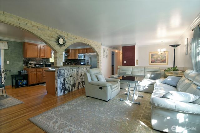 23116 80th Place W, Edmonds, WA 98026