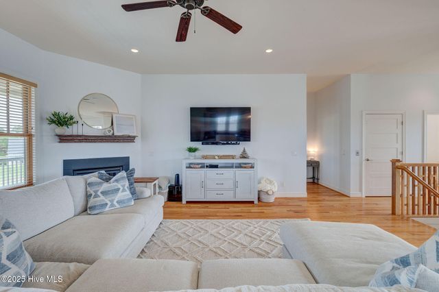 353 Spicer Lake Drive, Holly Ridge, NC 28445