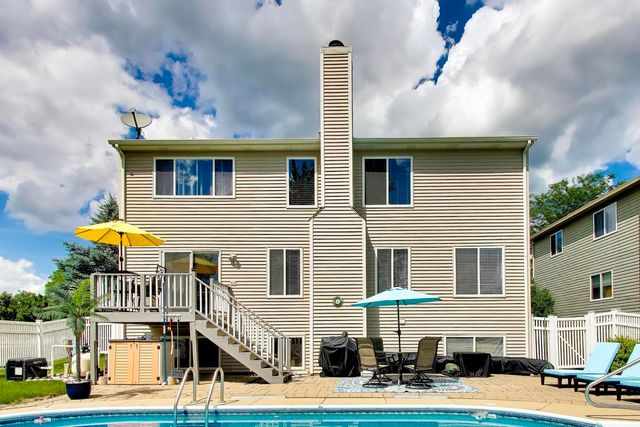 4840 Bordeaux Drive, Lake In The Hills, IL 60156
