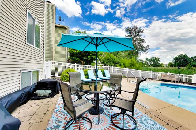 4840 Bordeaux Drive, Lake In The Hills, IL 60156