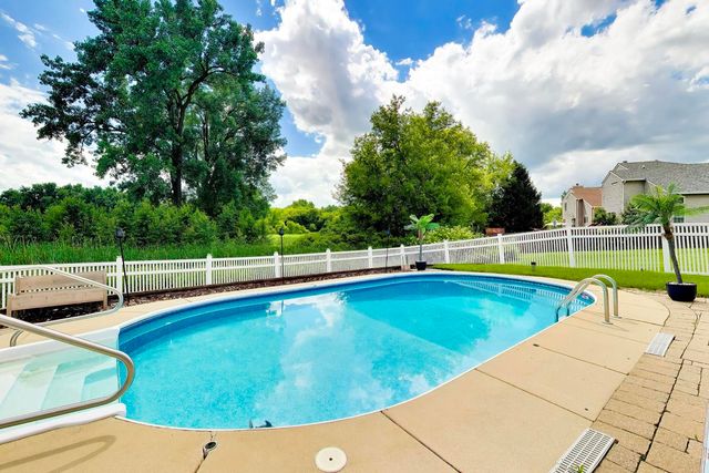 4840 Bordeaux Drive, Lake In The Hills, IL 60156