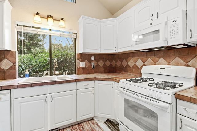 2240 Boyer Dr, Carmichael, CA 95608