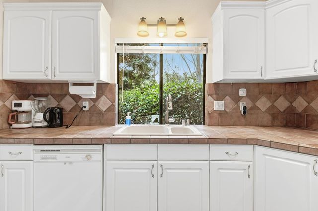 2240 Boyer Dr, Carmichael, CA 95608