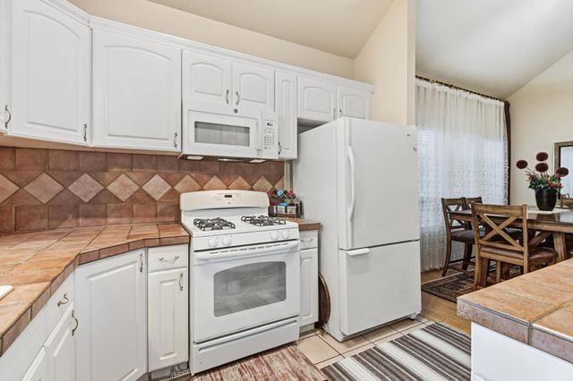 2240 Boyer Dr, Carmichael, CA 95608